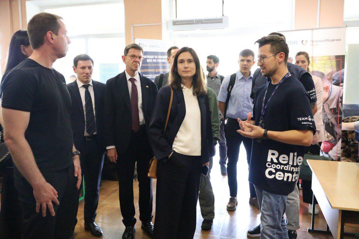 VenediktovaIV's tweet image. Herzlichen Dank NR-Präsidentin @MajaRiniker für Ihren Besuch in Charkiw und Winnyzja 🇺🇦. Solche Aufmerksamkeit stärkt #PeopleToPeople-Kontakte, fördert Dezentralisierung & zeigt 🇨🇭Unterstützung vor Ort. Brücken bauen - das ist unser gemeinsamer Weg. 🤝