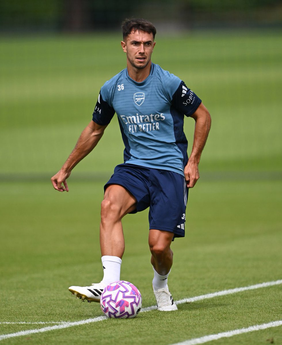 PatrickTimmons1's tweet photo. Martin Zubimendi’s first training session as an Arsenal player. 🇪🇸 https://t.co/xUqqCcADEx
