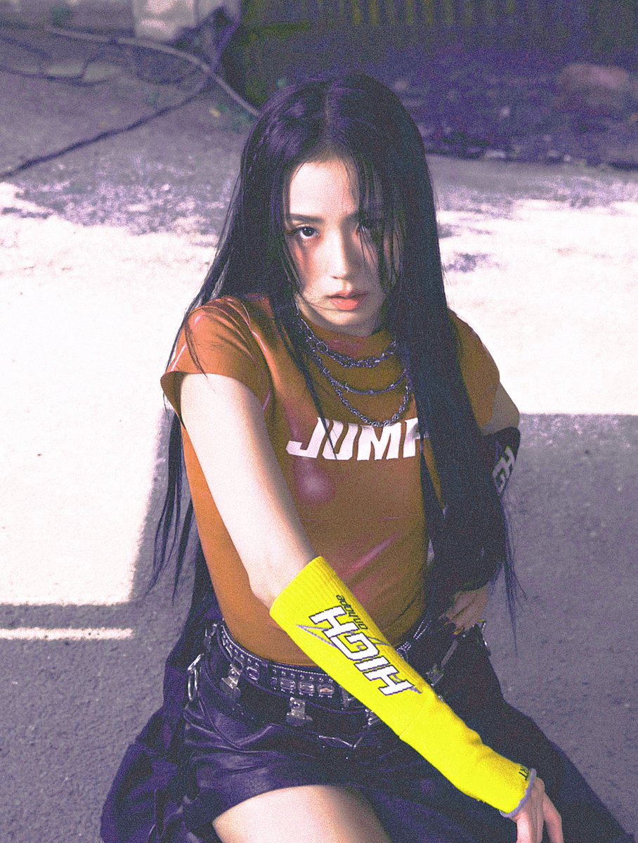 ephemeralmotion's tweet image. Bumping baby bouncing to the bass.
JISOO for JUMP concept photos. ☆