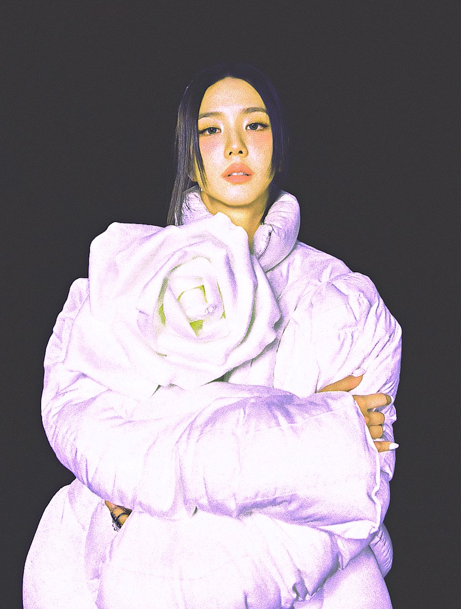 ephemeralmotion's tweet image. Bumping baby bouncing to the bass.
JISOO for JUMP concept photos. ☆