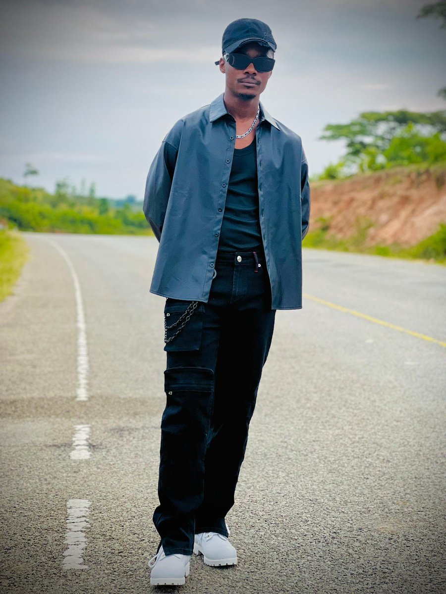 Nkunda everyday rukundo egyo gimpe everyday <a href="/Ray_G_official/">Ray G</a> ft <a href="/Elijah_Kitaka1/">KITAKA</a> 
Track 06 off checkmate 
youtu.be/G2PlAyFT4L8?si…
#TuzeKakyeka2025