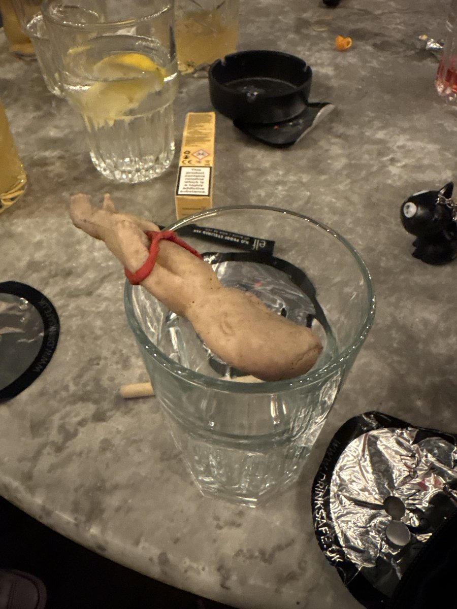 <a href="/kaiwiinter/">Kai Winter</a> <a href="/Kiwion/">Kiwo</a> How can this be the only photo I took last night