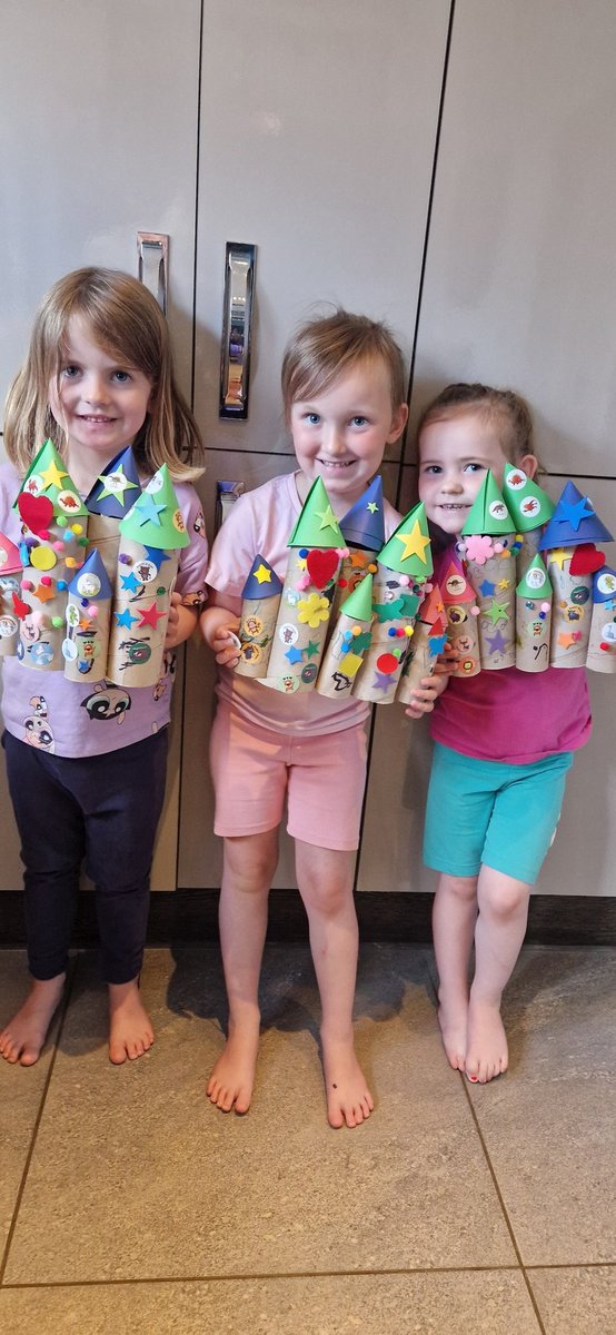 MurdinaB's tweet photo. Princess castles 🏰 
2 whole hours design &amp; construction 
Time flies when you're having fun. 
M.A.M.ChildmindingService 
@ScotChildmind @CareInspect @ClacksELC https://t.co/jz7ojGjQO5