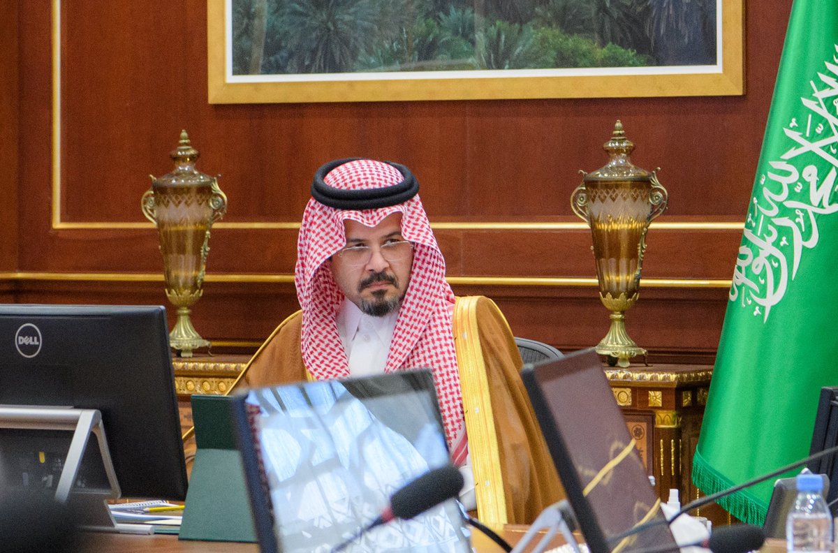 أمير منطقة المدينة #سلمان_بن_سلطان يطّلع على عرض هيئة المساحة الجيولوجية السعودية حول الدراسات والأبحاث العلمية في المنطقة.