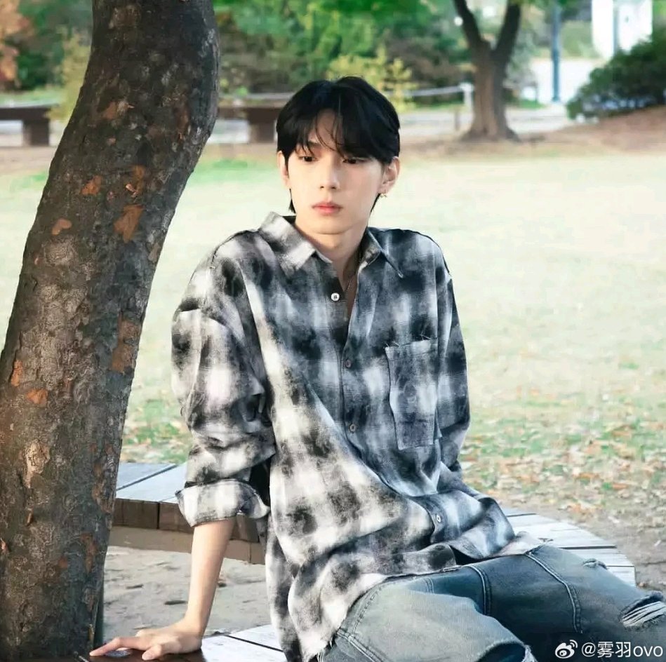 lunyxie_'s tweet photo. POV: your smart nonchalant boyfriend is the university campus heartthrob. https://t.co/fwaAPD08Rg