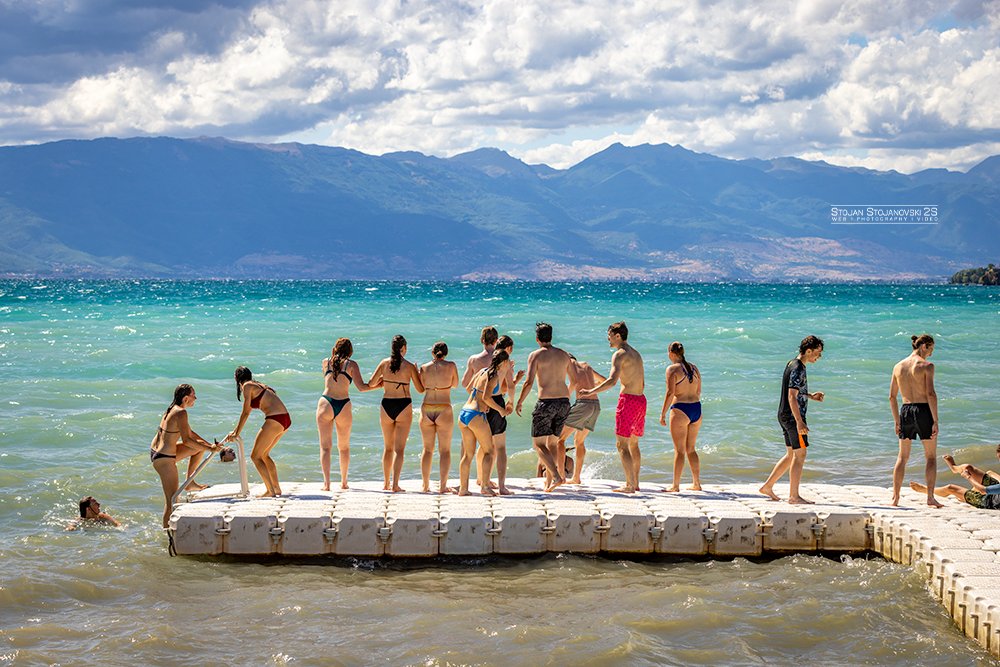 Решив да прошетам пола сат горе долу низ Охрид, па да направам 2-3 слики, без ронка фотошоп шо би рекле плачип.... на твитер денес а и во минатото :))