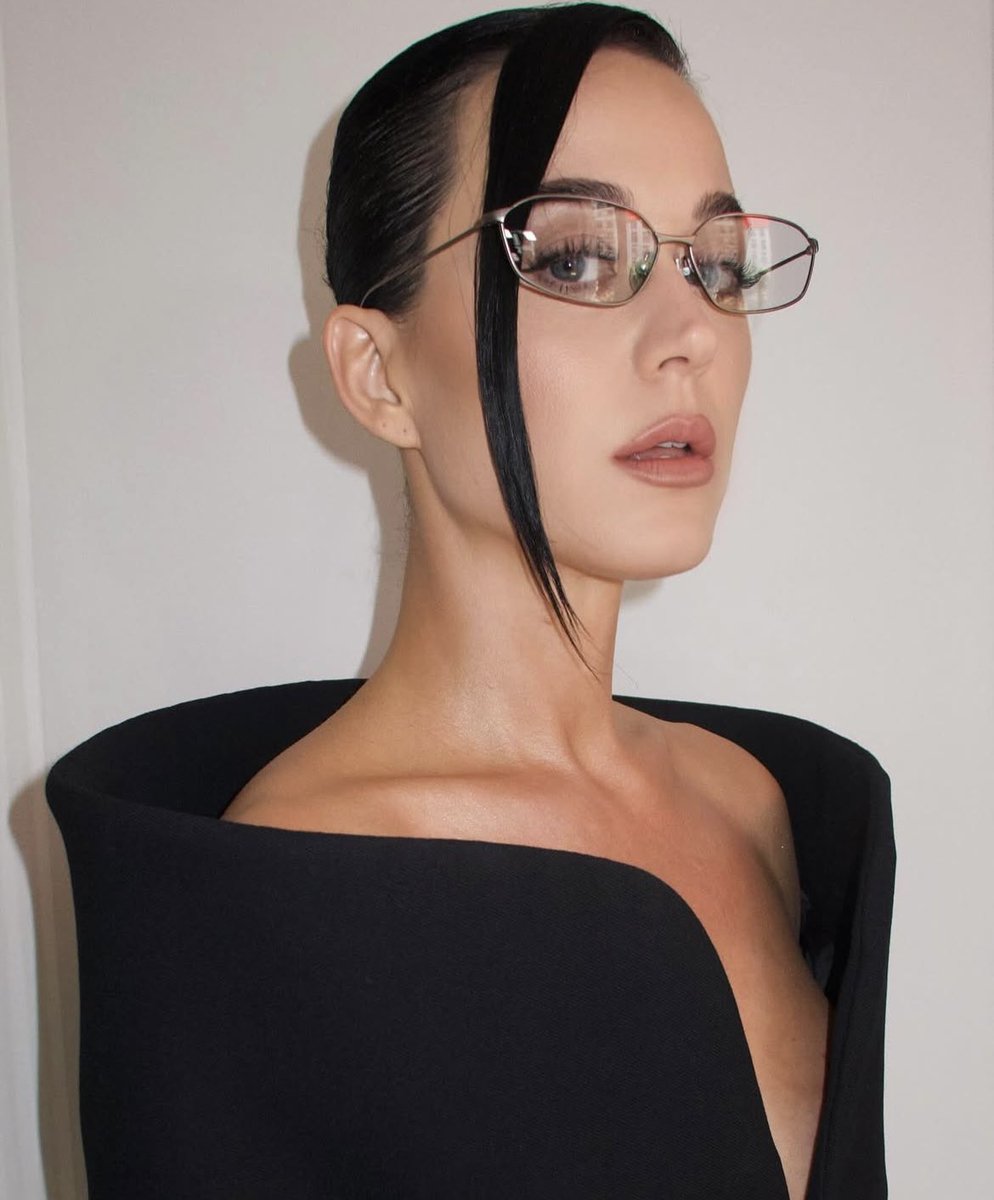 lonewolfperry's tweet photo. her best look of the year https://t.co/xcqRtudwia