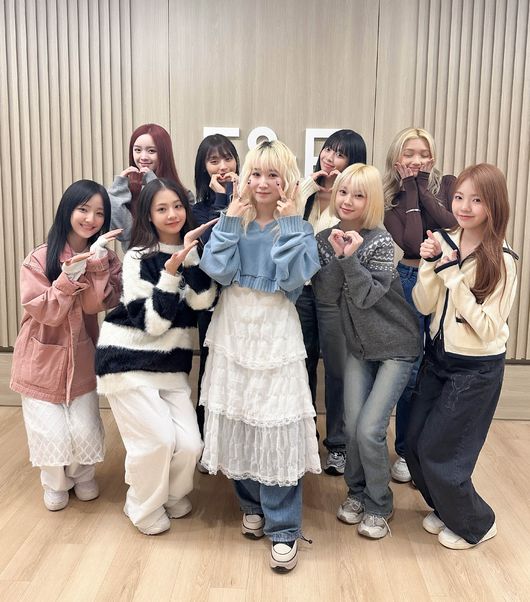unisworldwide's tweet photo. “Shaking My Head” by UNIS featuring Noa is now officially charting on multiple countries on the iTunes Jpop Chart, including #1 in 4 countries!

#1 Canada
#1 UAE
#1 Philippines
#1 Luxembourg
#3 United Kingdom
#6 United States
#6 Germany
#6 Australia

 #UNIS #유니스 https://t.co/ZyoVtfU2rK