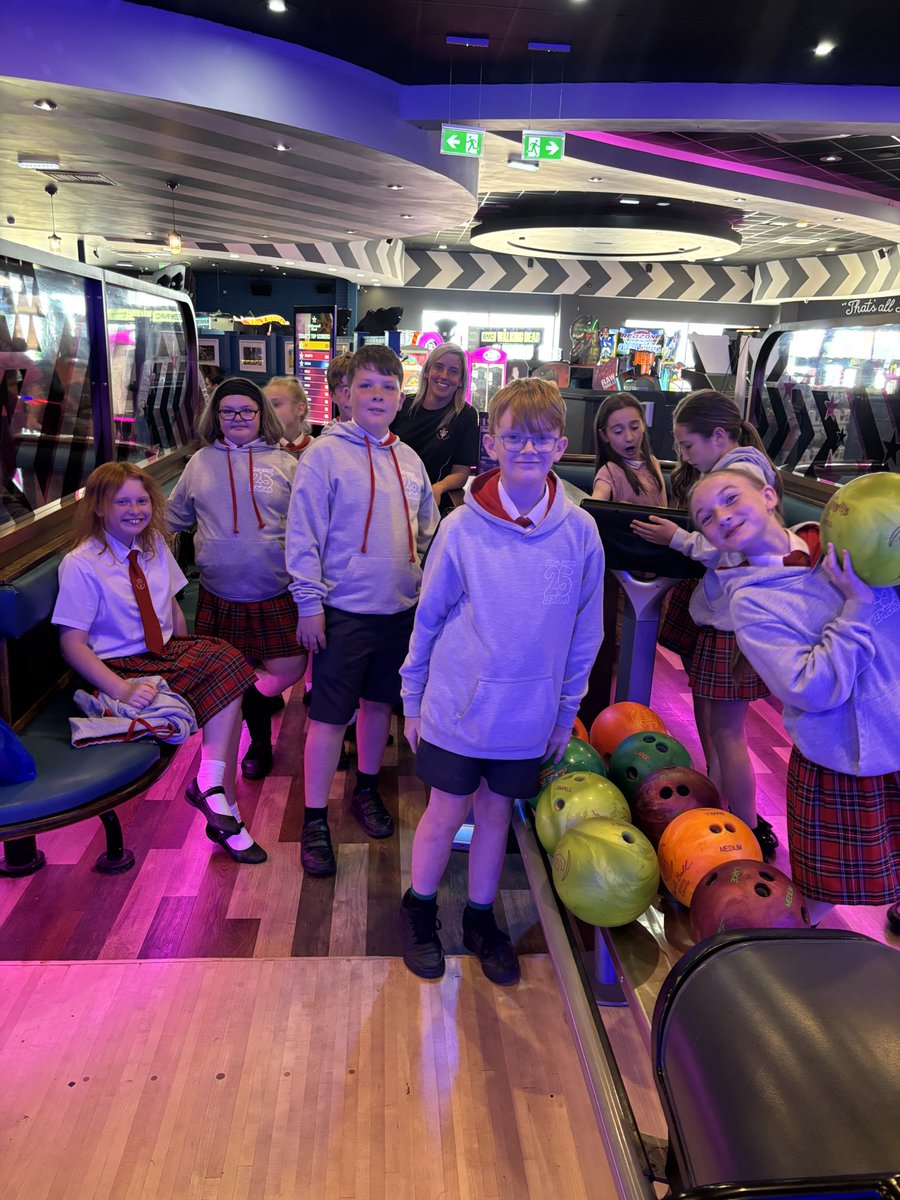 class6Aspull's tweet image. We had a great final trip today. A film at Vue, a Pizza Hut lunch and bowling! What a fabulous way to spend the day together at the end of the year. Thank you so much @aspullchurchpta for our Pizza Hut lunch - it was delicious! 😄