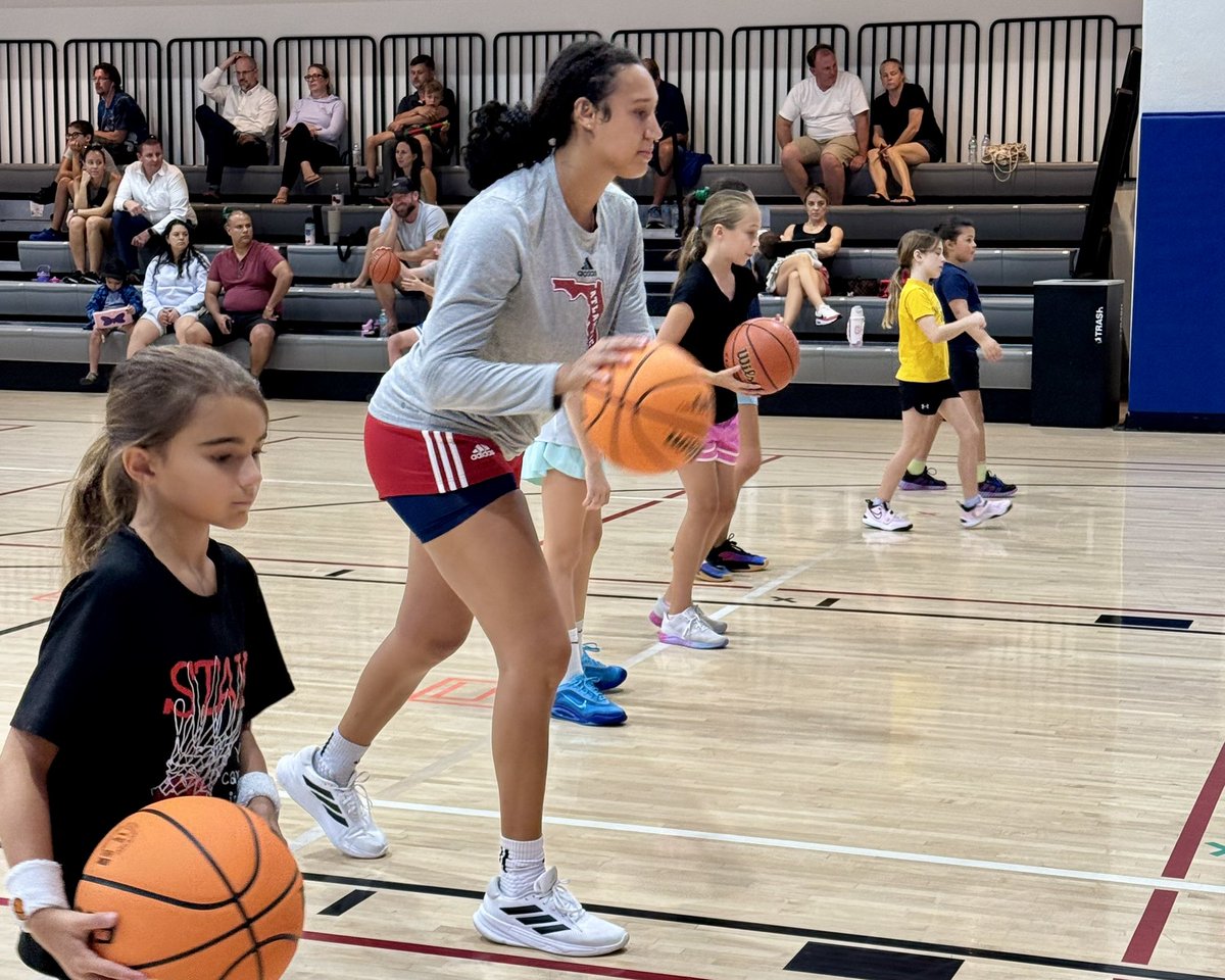 FAUWBB_Hoops's tweet image. Had a great time volunteering with Boca Raton Basketball Club yesterday evening!
#WIP🏝️