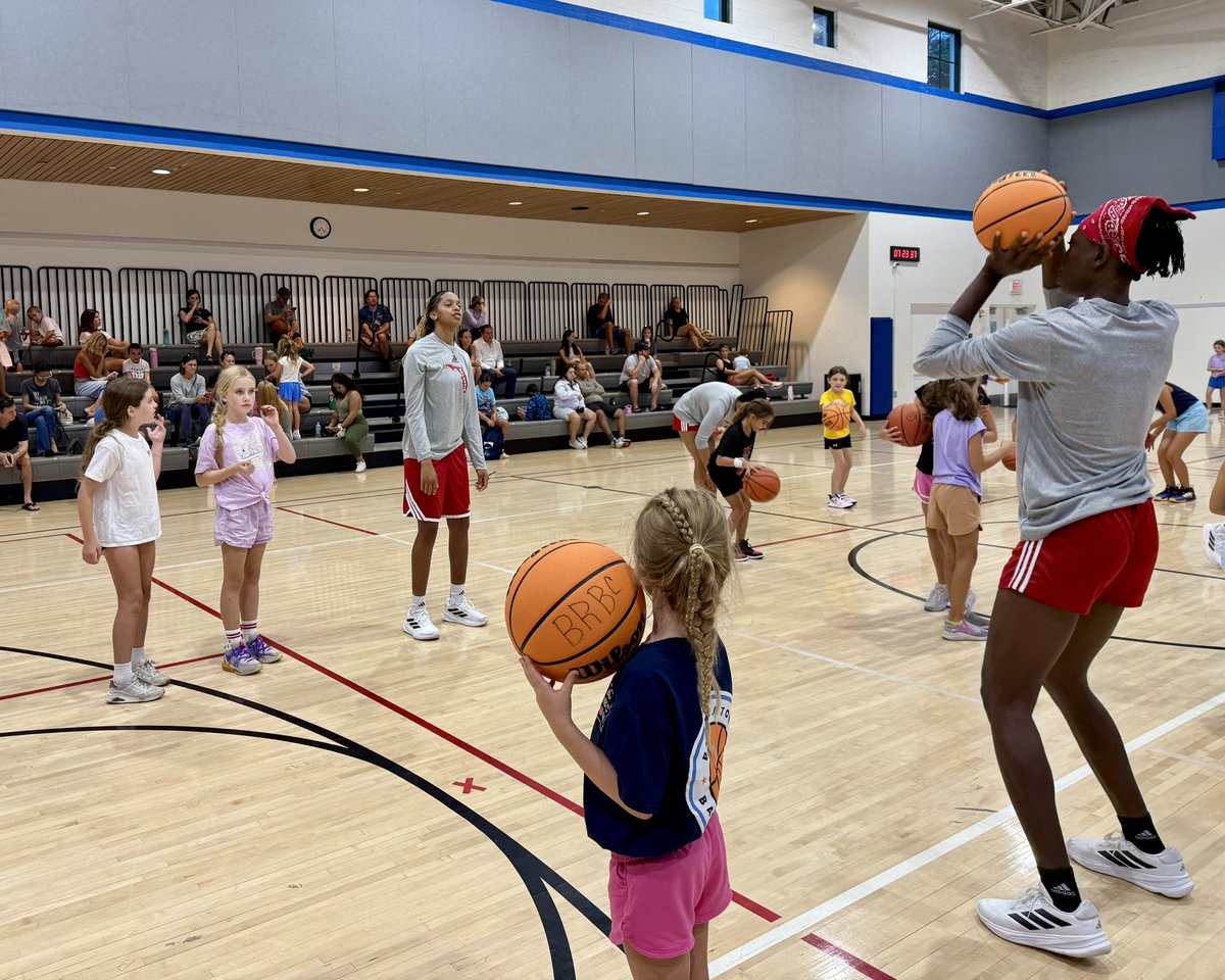 FAUWBB_Hoops's tweet image. Had a great time volunteering with Boca Raton Basketball Club yesterday evening!
#WIP🏝️