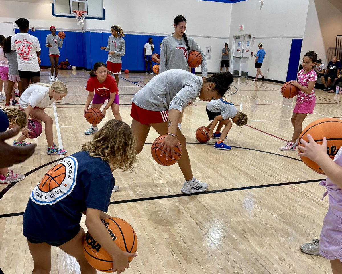FAUWBB_Hoops's tweet image. Had a great time volunteering with Boca Raton Basketball Club yesterday evening!
#WIP🏝️