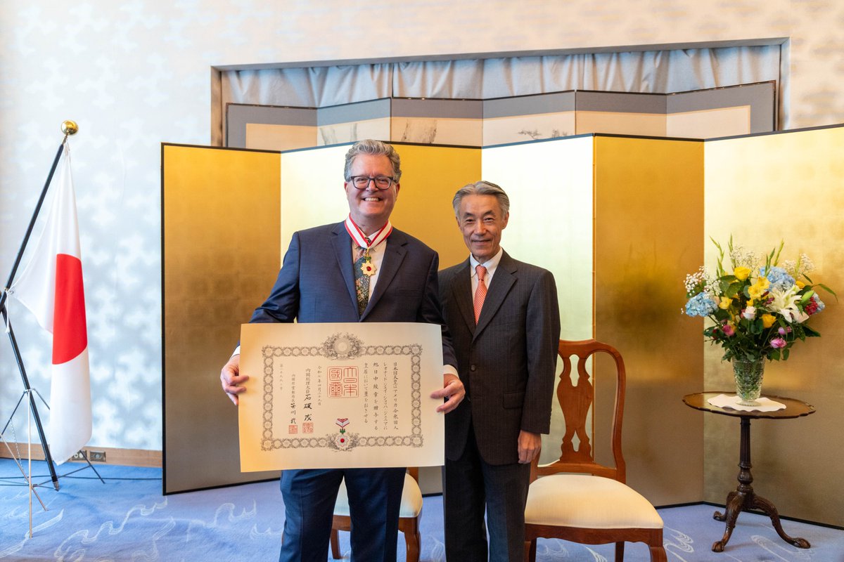 JapanEmbDC's tweet image. Congratulations to Prof. Schoppa on receiving the Order of the Rising Sun, Gold Rays with Neck Ribbon. His dedication to fostering 🇯🇵-🇺🇸 academic exchange & mutual understanding is inspiring. We look forward to his continued nurturing of future generations. -Ambassador Yamada