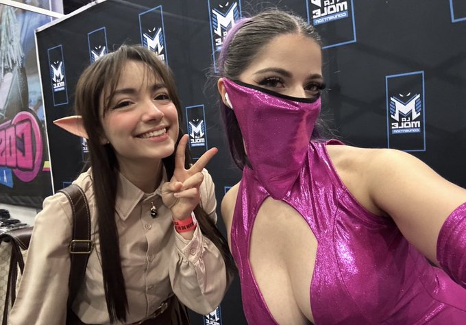 Watch EG GirlOfNox's leaked NSFW photo on TwXstars