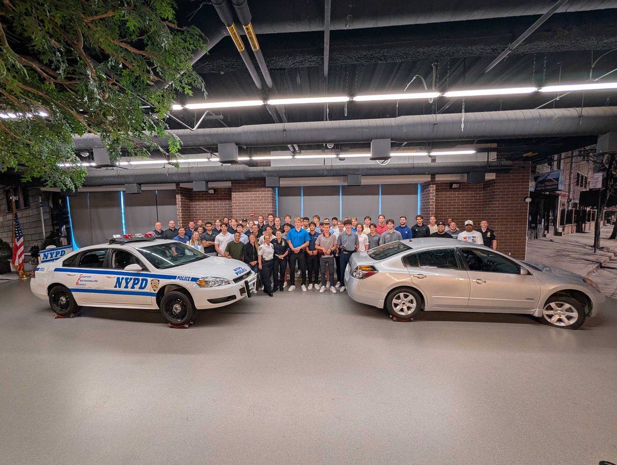 NYRangers's tweet photo. @NYPDnews https://t.co/c8kKlIquSy