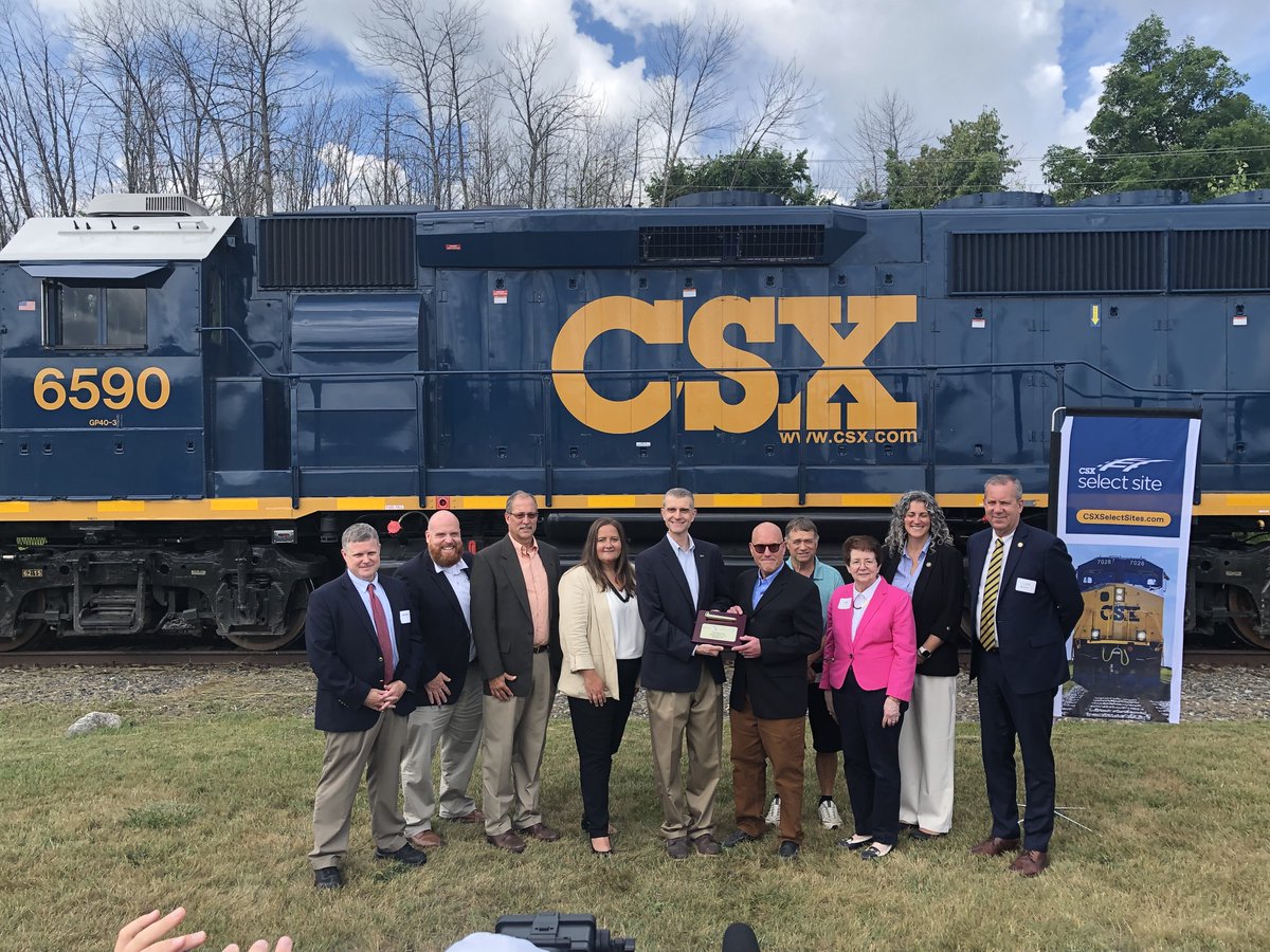 BRasher_RACER's tweet image. Fantastic event in #Massena this morning to celebrate RACER's inclusion in the @CSX Select Sites program. Very much appreciate the support from @AndrewgrayS , @danstec, @GovKathyHochul @EmpireStateDev, @SLC_IDA, Town Supervisor Sue Bellor and her deputy, Pat Facteau. #CRE #NNY