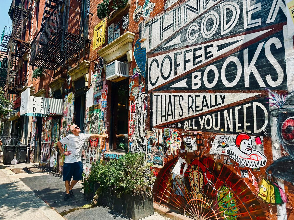 Epoque_Press's tweet image. Adam, out and about in NYC visiting Codex Books on Bleecker Street.
What an amazing frontage to the building!
Coffee and books, perhaps that is all we really need?
#bookshops