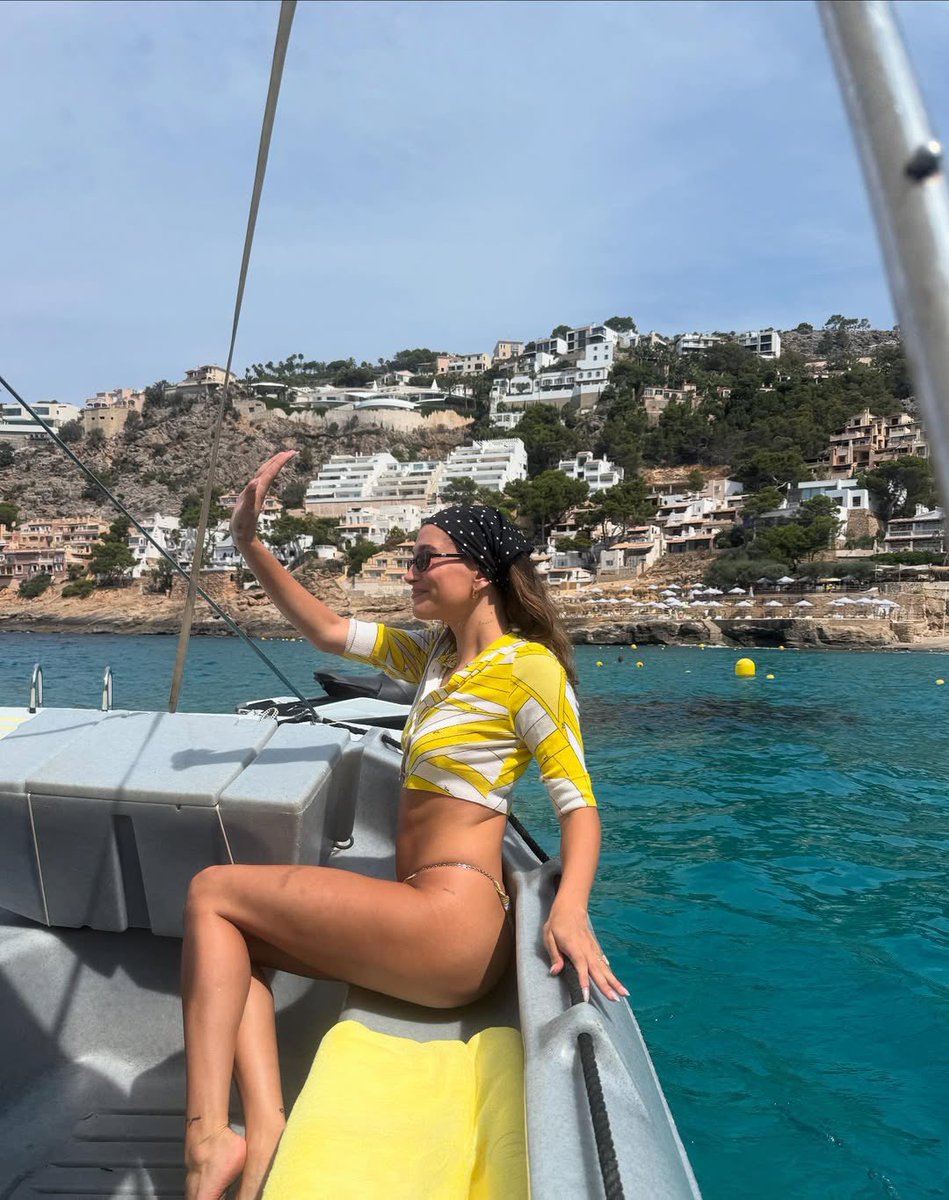 archivehail's tweet image. a hailey bieber summer