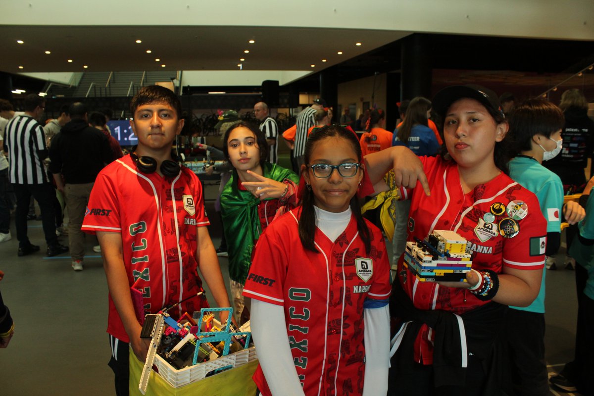 ✨ ¡Felicidades a New Energy y Mechanic Sparkle por su participación en el Asia Pacific Open Championships!

Su talento, pasión e innovación nos llenan de orgullo. 🌏💡

#FLLMéxico #FundaciónRobotiX #FIRSTINDIVE