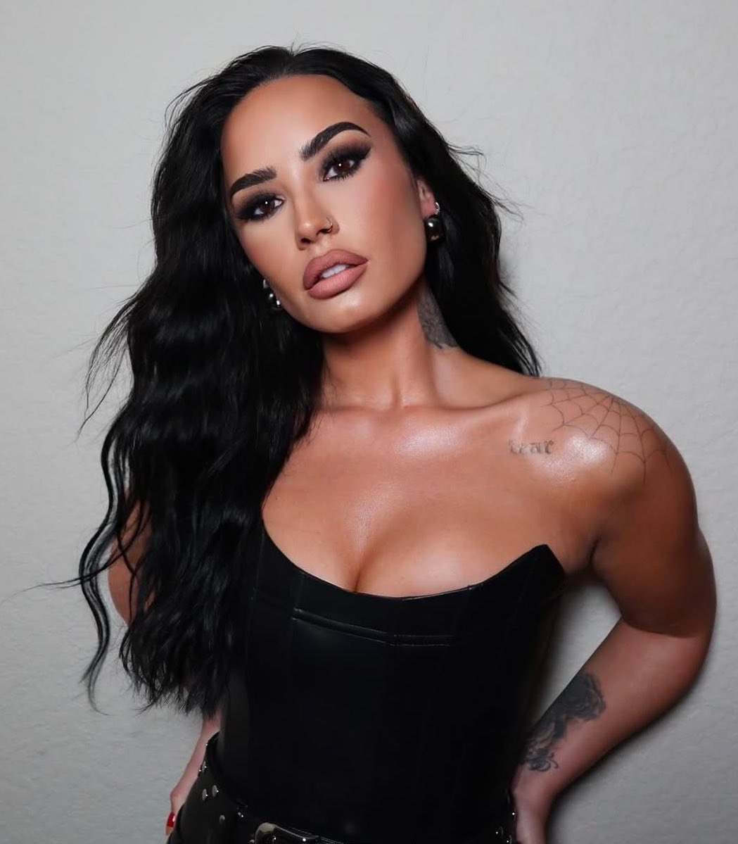 PopBase's tweet image. Demi Lovato teases new era by retweeting 2016 tweet:

“F*ck this.. I’m back b*tches. And I’m coming back more honest than ever.”