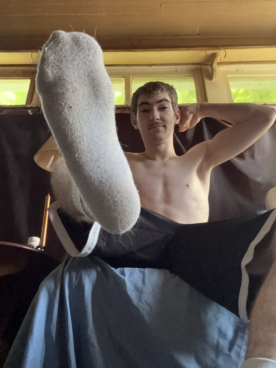 MasterDrake9's tweet image. Loser get down and start sniffing
#findom #footslave #cashmaster #cashslave 
@MASTER_UPDATES