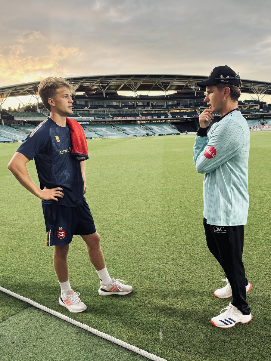 EssexCricket's tweet photo. 🧠 Learning from former Eagle &amp; one of the world’s best, Adam Zampa!

🦅 #EaglesRise https://t.co/F4AYRWLQLi
