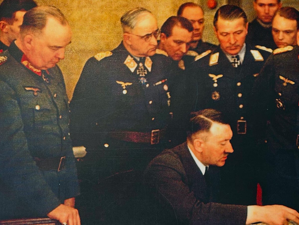 gwolf's tweet image. Déplacement en Allemagne pour des recherches généalogiques au château du colonel Claus von Stauffenberg, cerveau de l'attentat raté contre Hitler en 1944 (opération Walkyrie). #genealogie #genealogistefamilialprofessionnel   #stauffenbergschloss  #albstadt