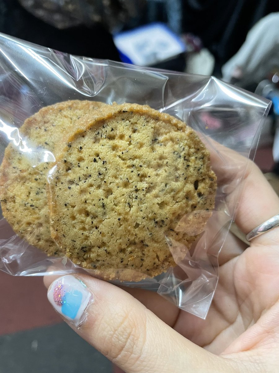 みずよし兄がよく言う「地下室に集合！」が物理的に地下ってだけじゃないことは、
わざわざMCで言葉にしてしまってゴメンなくらい。
色んな経験や思いをして色んなエッセンスを受けてきたからこそ、それが分かってきたアタイはこの日ゆい手作りのアールグレイクッキーを貰いまして激ウマでした(自慢)