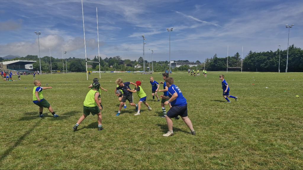 CcroWicklow's tweet image. U11s group giving it loads @GreystonesRFC today at the Leinster Rugby summer camp. ☀️ Tackle technique worked on along with some kicking practice. #neverstopcompeting #FromTheGroundUp @LeinsterBranch @WicklowRFC