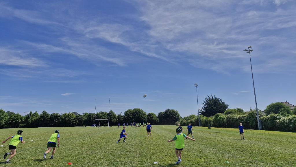 CcroWicklow's tweet image. U11s group giving it loads @GreystonesRFC today at the Leinster Rugby summer camp. ☀️ Tackle technique worked on along with some kicking practice. #neverstopcompeting #FromTheGroundUp @LeinsterBranch @WicklowRFC