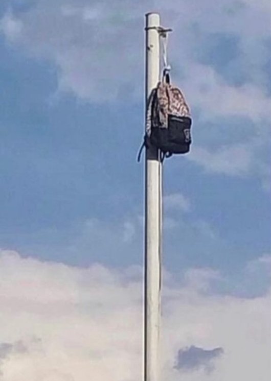BrodiiKDB's tweet photo. *me voy 5 minutos de clase*

Mi mochila: https://t.co/AjtXPzNRfr