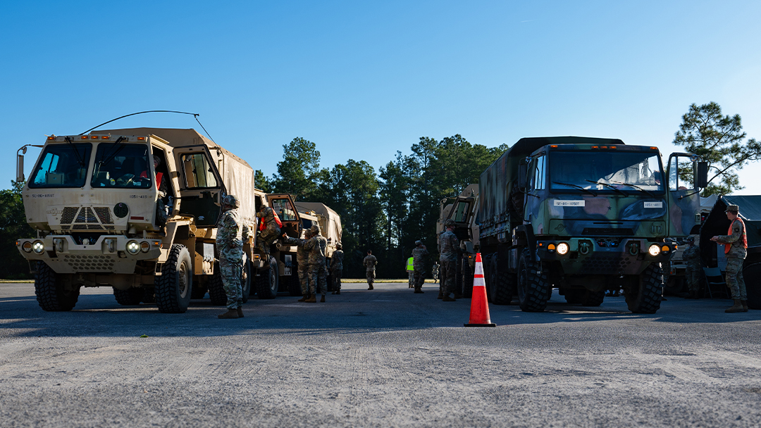 ArmyGuardOhio's tweet image. 🚚 In the Army National Guard, mobility is crucial, and 91B wheeled Vehicle Mechanics keep a company's wheeled vehicles moving. They also learn valuable technical skills that can set them up for a successful civilian career.
📸 Pics by, @SCArmyGuard LAARNG