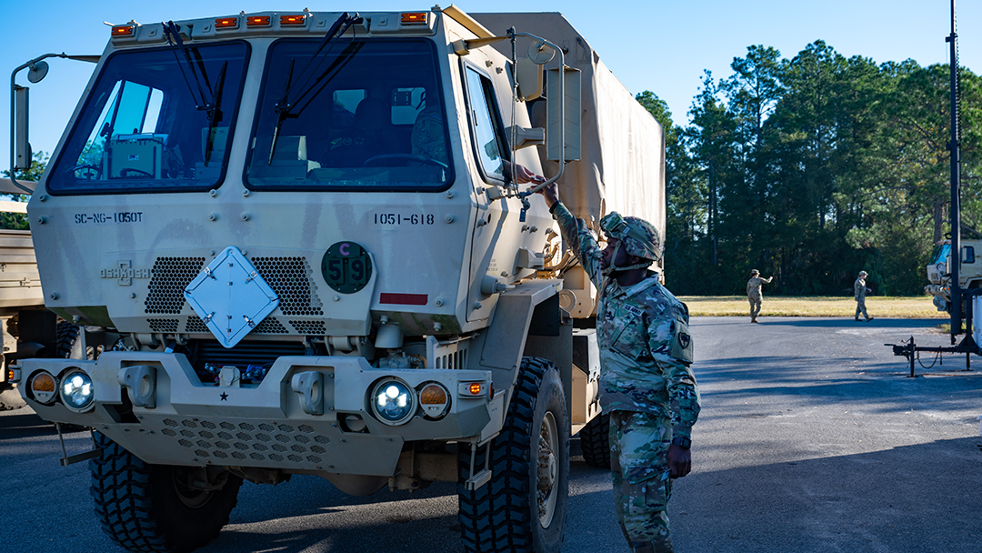 ArmyGuardOhio's tweet image. 🚚 In the Army National Guard, mobility is crucial, and 91B wheeled Vehicle Mechanics keep a company's wheeled vehicles moving. They also learn valuable technical skills that can set them up for a successful civilian career.
📸 Pics by, @SCArmyGuard LAARNG