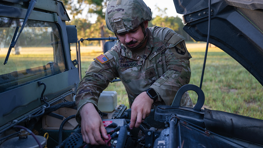 ArmyGuardOhio's tweet image. 🚚 In the Army National Guard, mobility is crucial, and 91B wheeled Vehicle Mechanics keep a company's wheeled vehicles moving. They also learn valuable technical skills that can set them up for a successful civilian career.
📸 Pics by, @SCArmyGuard LAARNG