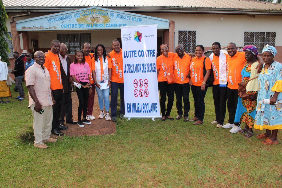 ajevoh's tweet photo. Journée Internationale de Lutte contre la Drogue 2025: Ajevoh🇨🇲 et la Plateforme Anti-Drogue ont tenu une causerie éducative cruciale à #Zamengoe. 🗣️50 parents formés pour détecter les signes et prendre en charge leurs 🧒🧒.Investissons ds la prévention pr briser le cycle!
 #CNLD https://t.co/gmScMlog2Q