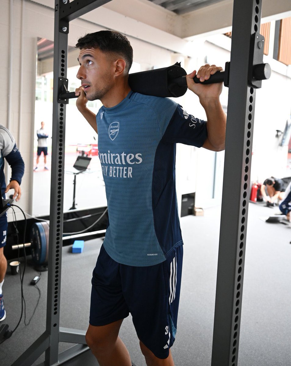 afcstuff's tweet photo. Martin Zubimendi is straight into it. 🏋️‍♂️ https://t.co/HtyHn8Qw3C