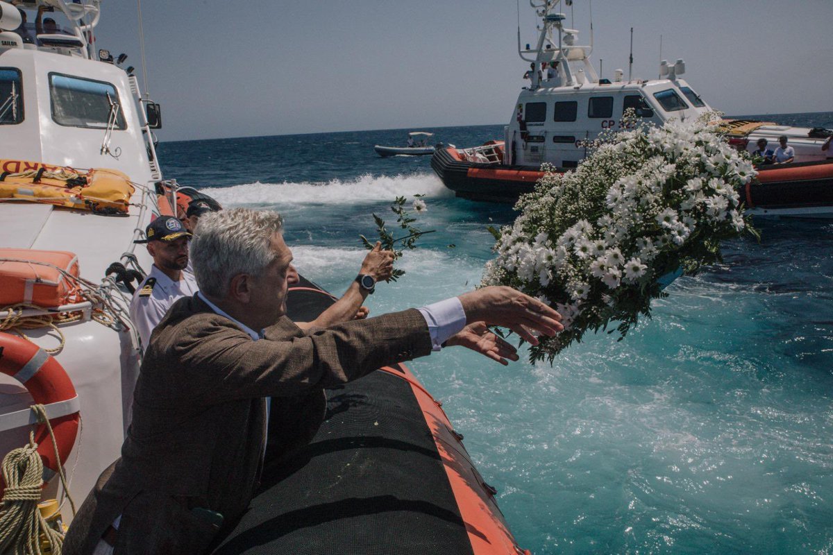 FilippoGrandi's tweet image. In Lampedusa.
So that we do not forget those whose journeys of hope have ended in shipwrecks.
I pay tribute to @guardiacostiera, @GDF and the NGOs bravely saving people in danger.
We also need a strengthened European rescue effort to prevent more unnecessary deaths at sea.
