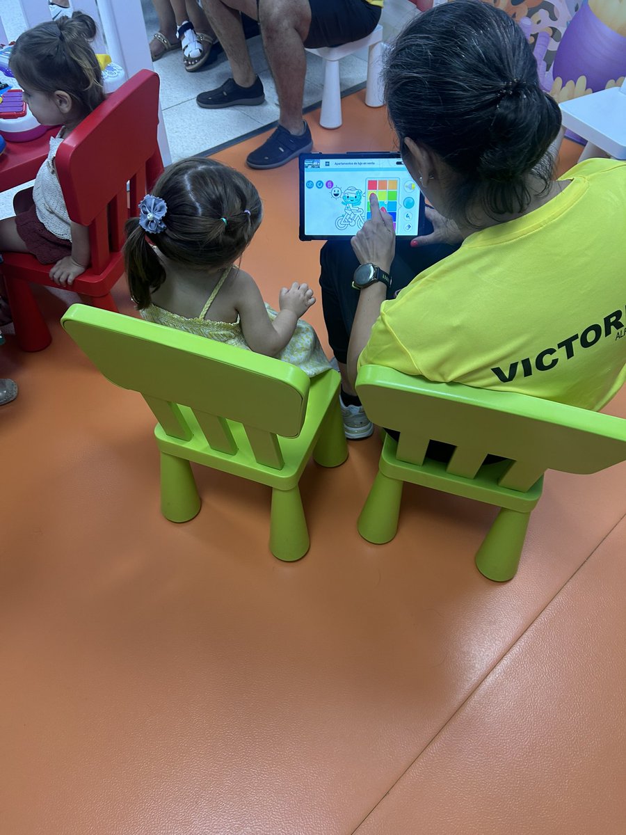 Punto Vuela La Viñuela (@vuela_vinuela) on Twitter photo 😷Hoy tocó estar en el Hospital de Vélez Málaga con el proyecto #VuelaconSalud, enseñando a los más pequeños, hospitalizados, actividades de pre-robótica, robótica y realidad aumentada.
<a href="/saludaxarquia/">SaludAxarquía</a> @puntosvuela <a href="/vuela_vinuela/">Punto Vuela La Viñuela</a> @puntovuelaalgarrobo @vuela_alfarnate #puntovuela 😷Hoy tocó estar en el Hospital de Vélez Málaga con el proyecto #VuelaconSalud, enseñando a los más pequeños, hospitalizados, actividades de pre-robótica, robótica y realidad aumentada.
<a href="/saludaxarquia/">SaludAxarquía</a> @puntosvuela <a href="/vuela_vinuela/">Punto Vuela La Viñuela</a> @puntovuelaalgarrobo @vuela_alfarnate #puntovuela