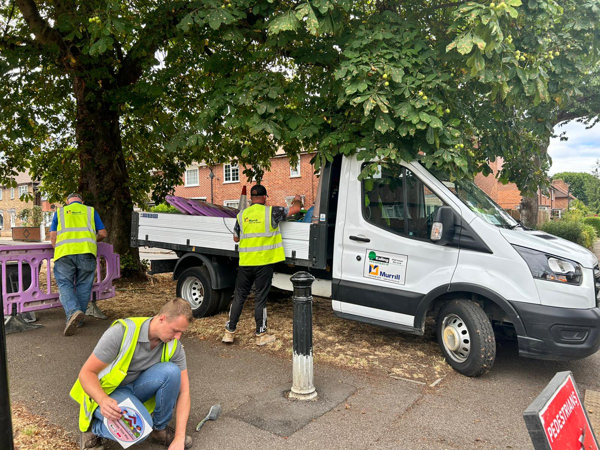 PWLCProjects's tweet image. Today we had lovely contractors from @EalingCouncil install the #ActiveTravel Pavement stickers for Brentside - great work and the stickers look fab!

Thanks to @BrightwayzUK for the stickers and @EalingCouncil for the work!

~ PWLC Projects