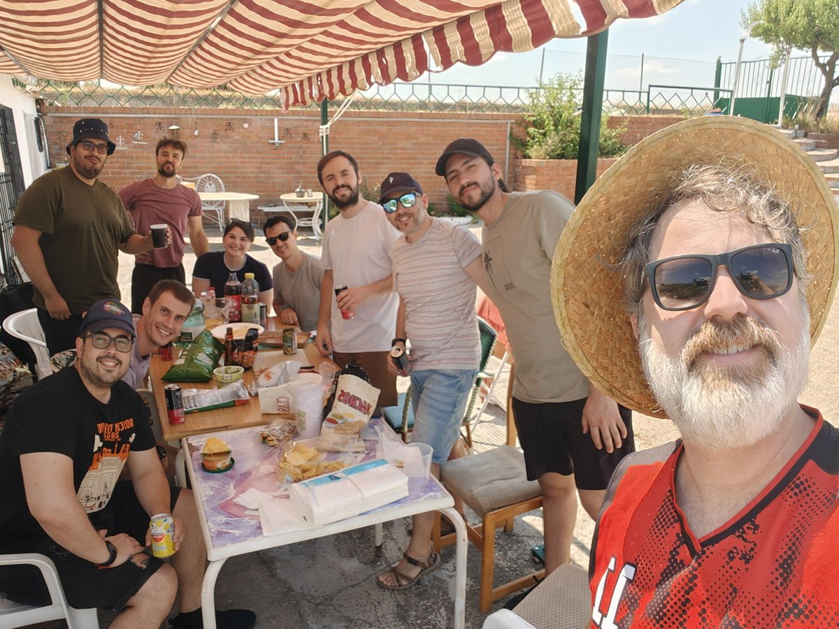 IntellRobotLabs's tweet image. Hoy hemos tenido la Barbacoa en Rancho Rodrigo del grupo de Robótica 😎🍻🥩