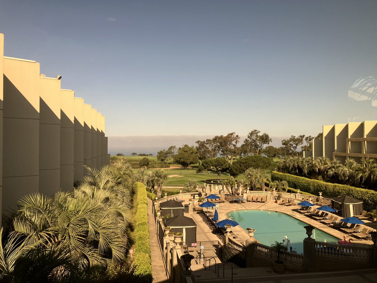 Люблю інколи бути корпоративною красою