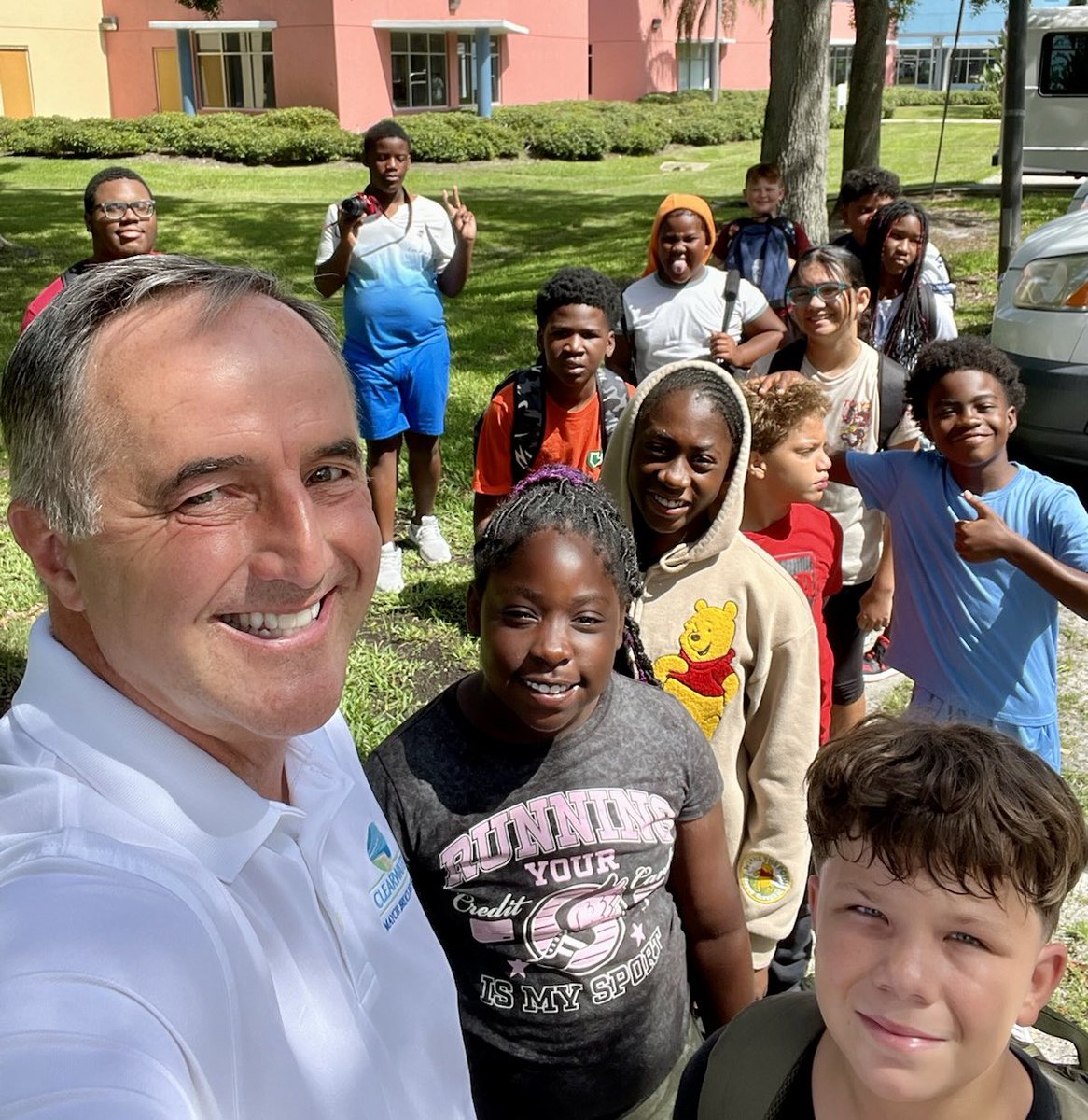 brucearector's tweet image. We had a great time welcoming the Juvenile Welfare Board of Pinellas County Summer Book Bus Tour to Clearwater Neighborhood Family Center. The Book Bus is making the rounds to dozens of Pinellas neighborhoods and giving away 5,000 new books to kids. #OurYouthOurFuture #reading