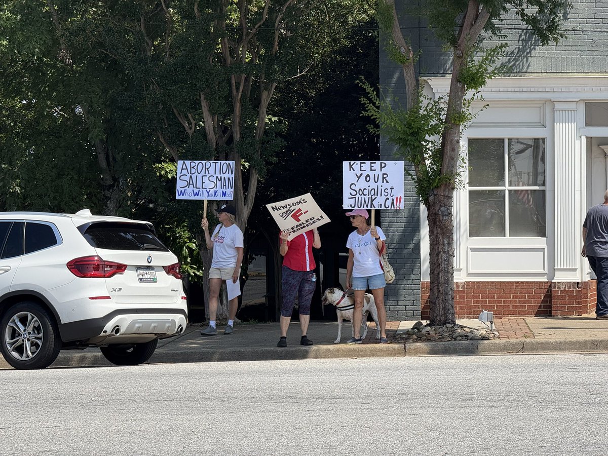 anniebryson28's tweet image. About 30 people protest CA Governor Gavin Newsom's visit to Pickens, South Carolina