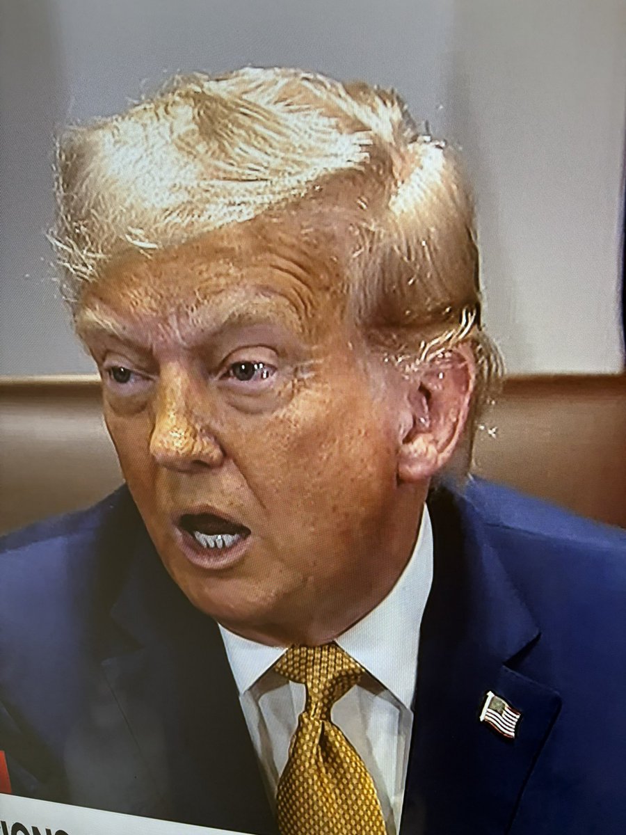 kskacky's tweet photo. @mjfree I was thinking the same thing, he’s a joke #TrumpIsUnfitForOffice https://t.co/x4XnthqqVg