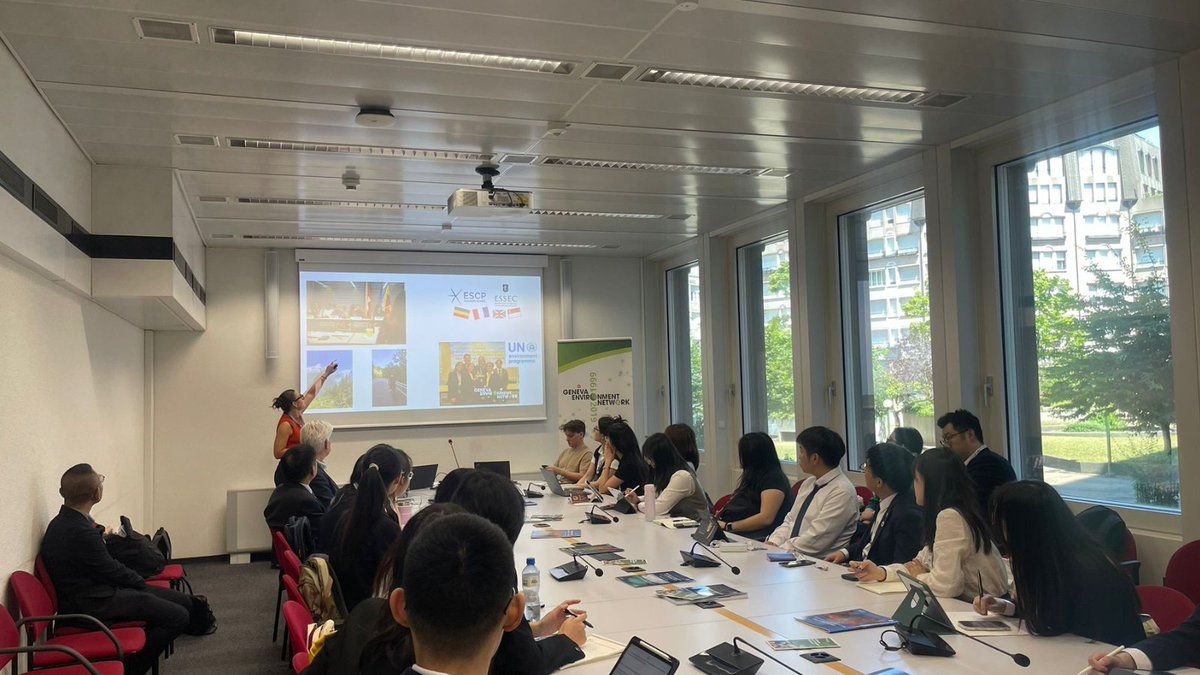 GENetwork's tweet photo. Today, students from Chinese universities visited #EnvironmentHouse for a discussion on #GENeva as a global hub for env’t governance.
Lively exchanges were held with Tapiwa Nxele of @UNEP on chemicals & waste, & Thomas Deleuil w/ Katherine Huang of @CITES on #WildlifeTrade. https://t.co/2ERTMSUoLY