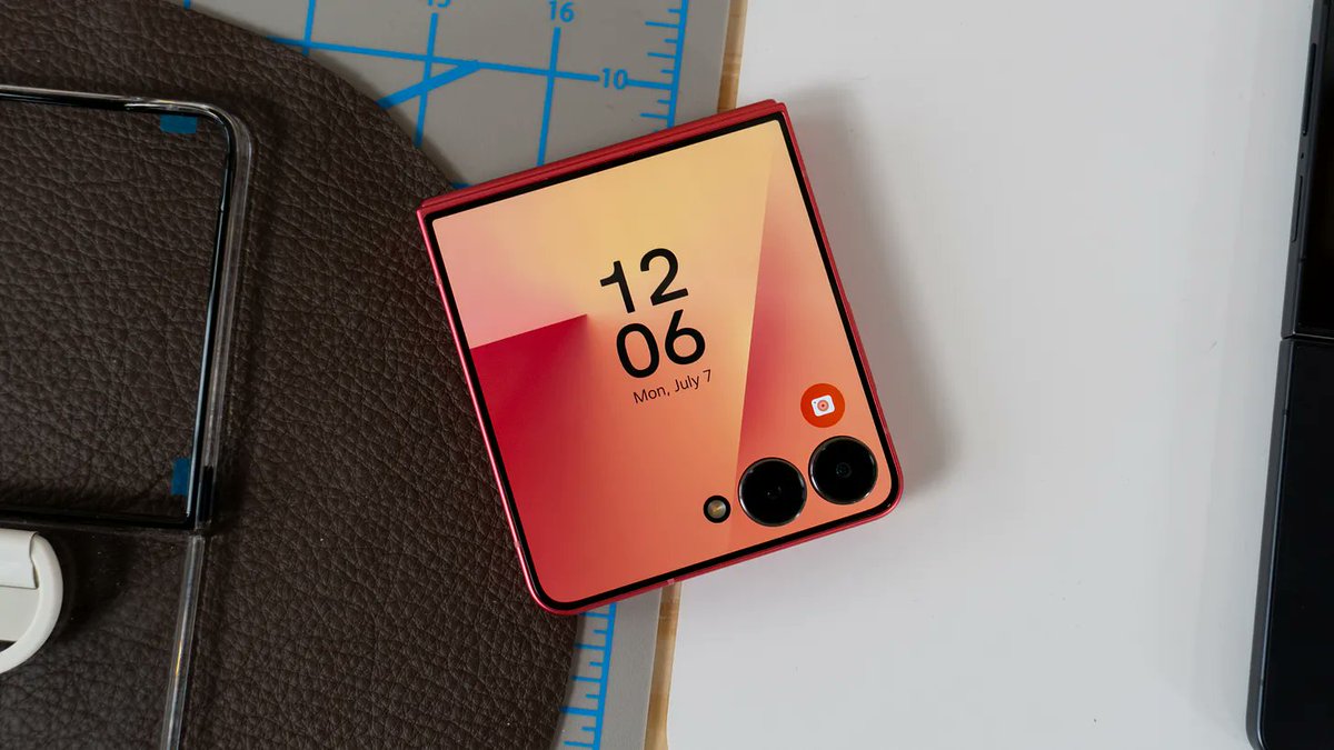 Samsung Galaxy Z Flip 7 hands-on: all about that cover screen 👨‍🍳😘 theshortcut.com/p/samsung-gala…