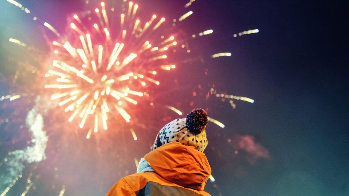 ChristChurchTdy's tweet photo. Fireworks return to Bournemouth and Poole seafronts this summer https://t.co/yHWP0X4erS #Christchurch https://t.co/oRPkstmGs5