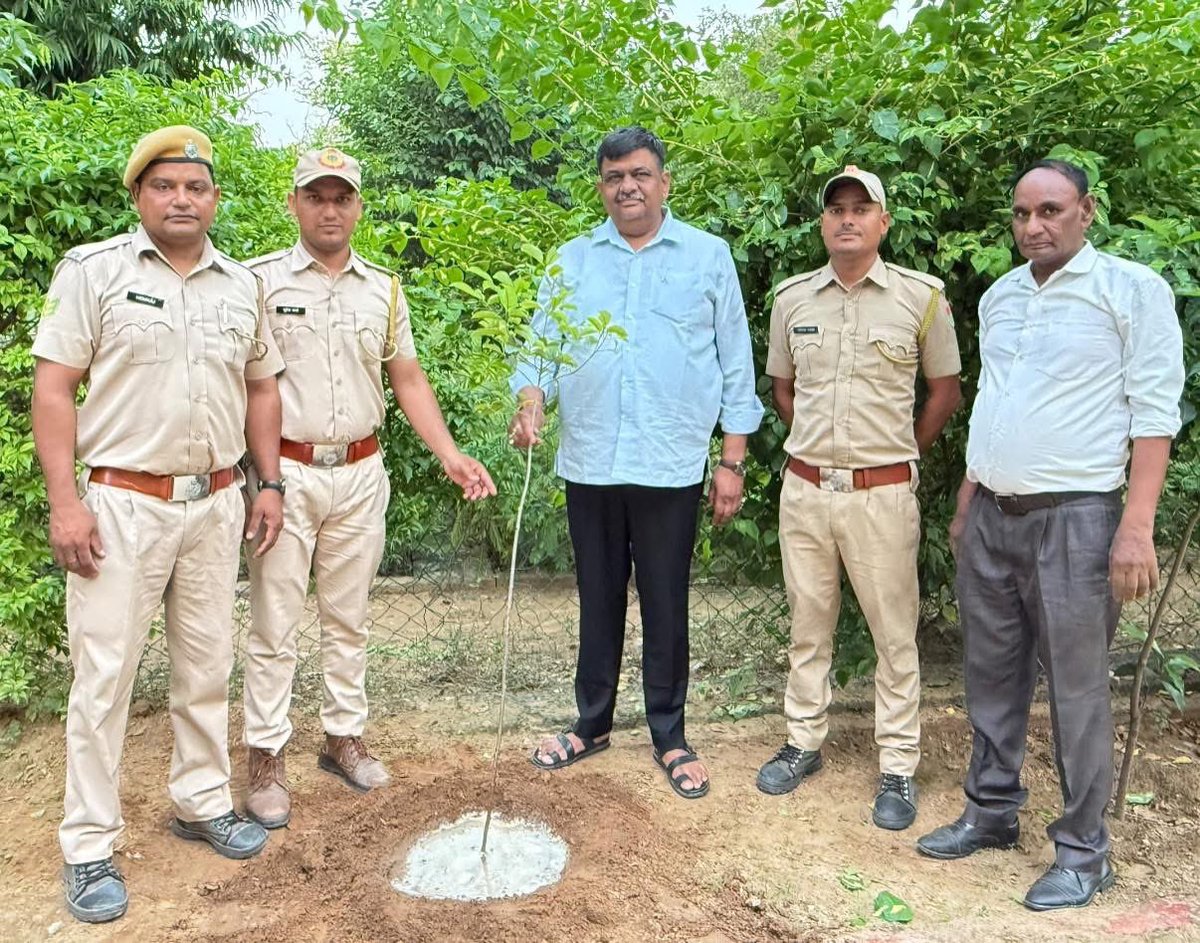 आज का पौधारोपण...#अशोक नगर पार्क, #जयपुर
#एक_पौधा_प्रतिदिन