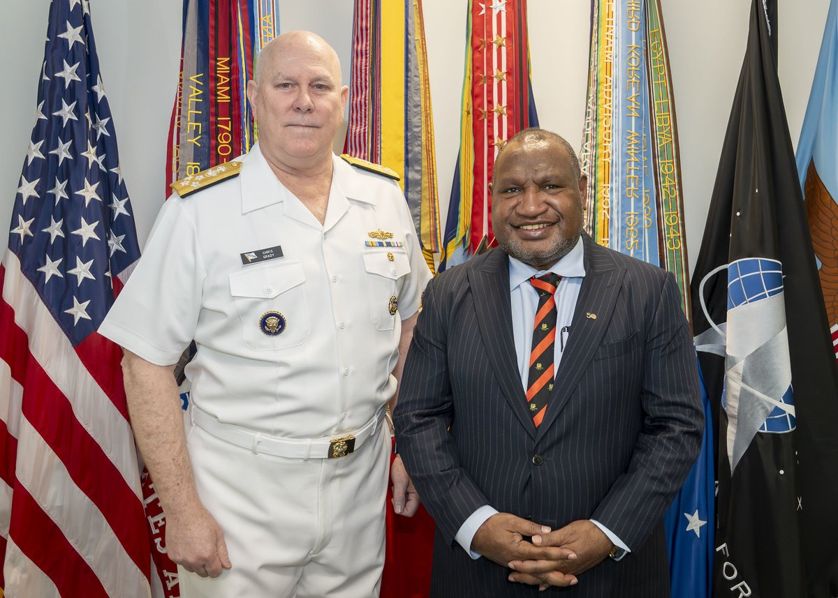 thejointstaff's tweet image. Adm. Grady met with #PapuaNewGuinea Prime Minister James Marape in D.C. today. The leaders discussed advancing defense cooperation and reaffirmed a shared commitment to peace, security, and deterrence across the #IndoPacific region. #AlliesAndPartners
