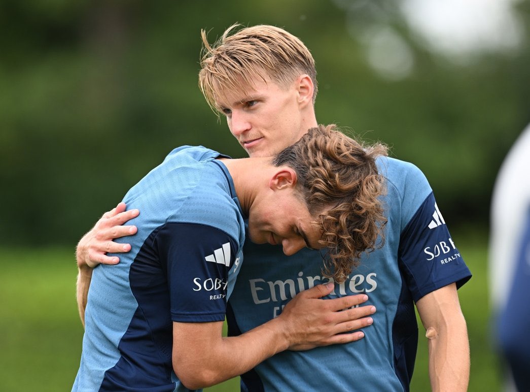 afcstuff's tweet photo. Max Dowman x Martin Ødegaard. ❤️ https://t.co/Vc3KzbtGeX